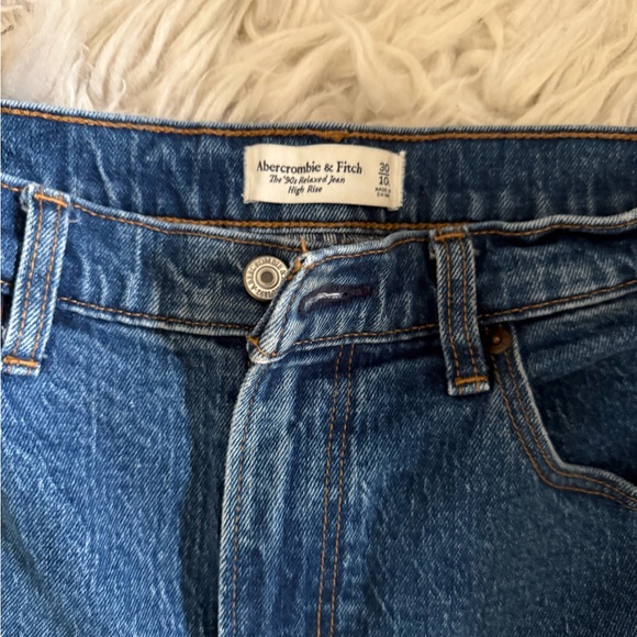 High Rise 90s Relaxed Jean - Picture 4 of 4